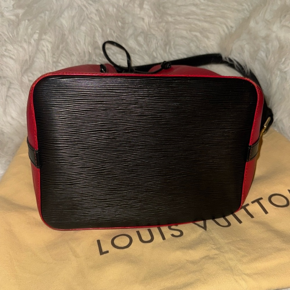 STILL AVAILABLE
COPY - Authentic Louis Vuitton petit Epi Noe Bucket Bag red - Picture 6 of 7